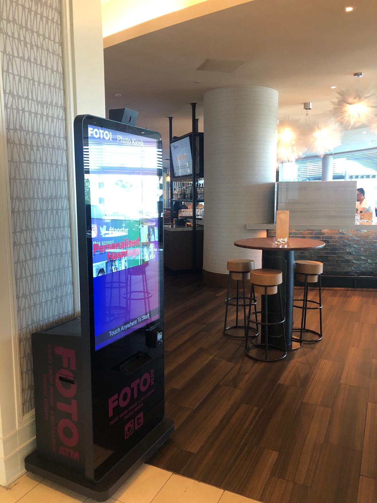 FotoATM Vista kiosk in hotel restaurant from second angle